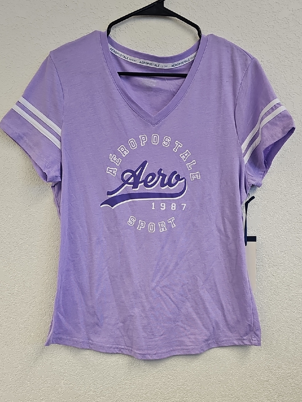 Aeropostale Sport 80s Lavender V-Neck Graphic Tee Stripe Sleeve Stripes Large